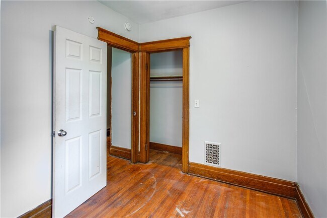 Building Photo - 105 Laburnam Crescent
