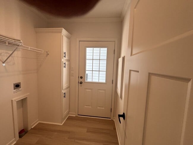 Building Photo - 980 E Nogoya Ave