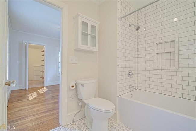 Building Photo - 654 Schuyler Ave SE
