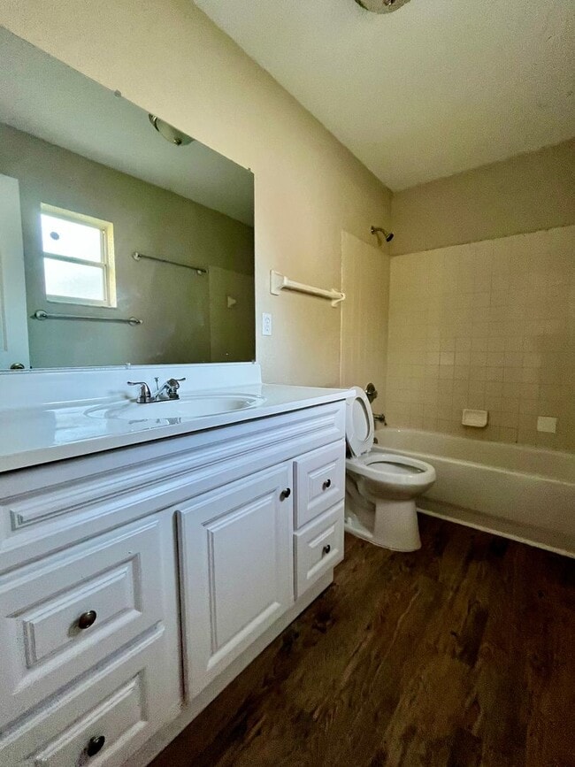 Building Photo - Fresh and Refurbed  3 Bed / 2 Bath Home in Apopka