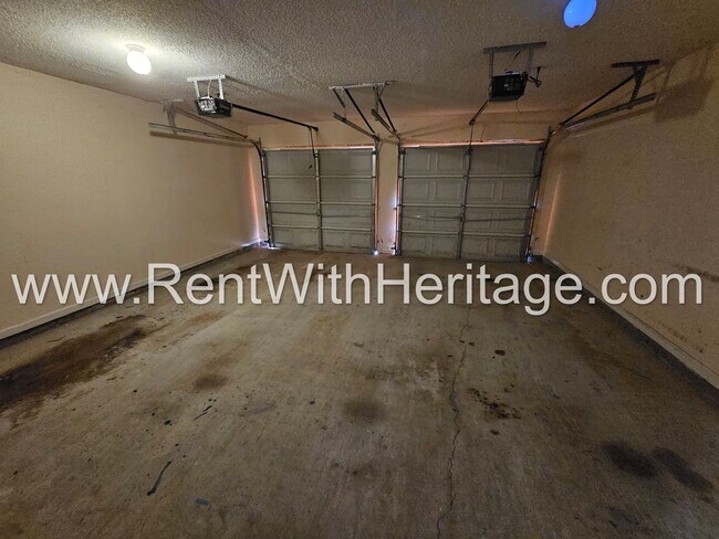 Building Photo - WOW!!! GORGEOUS HOME IN POPULAR CREEKSIDE SUBDIVSION / SWIM / TENNIS / UPGRADES GALLORE