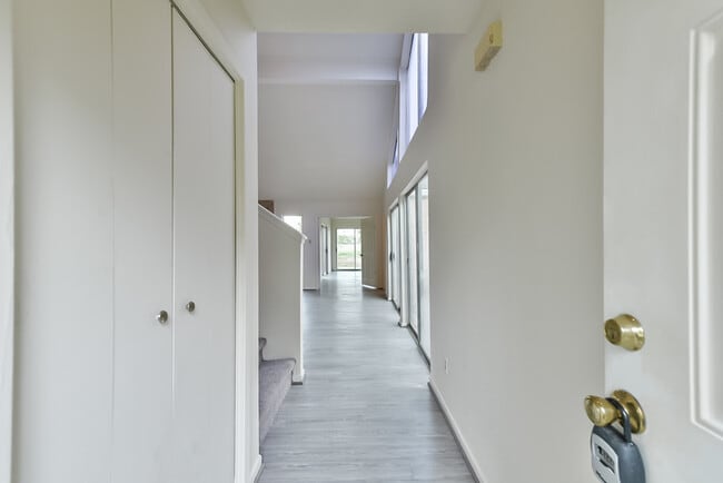 Building Photo - 1811 Veranda Dr