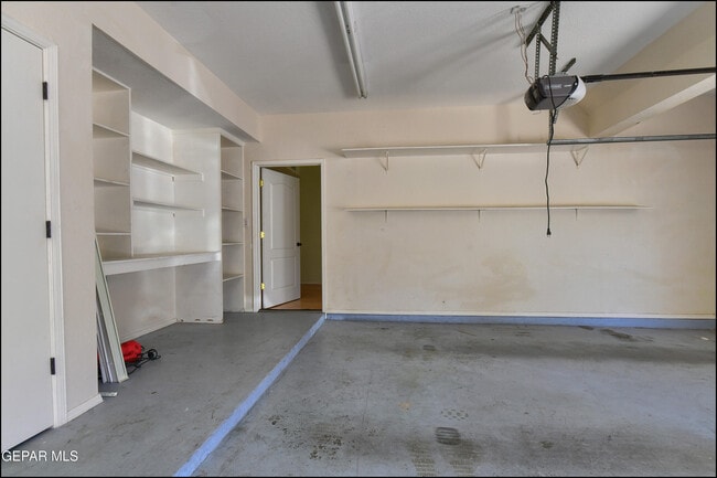 Building Photo - 6123 La Posta Dr