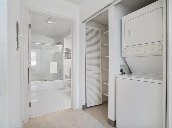 Building Photo - 8300 Oceanview Terrace