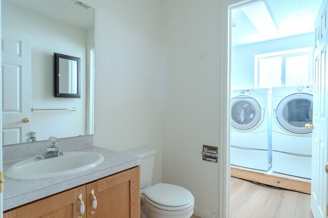 Building Photo - Beautiful Remodeled Home In Great Clinton Area