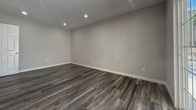 Building Photo - 1177 Springbrook St