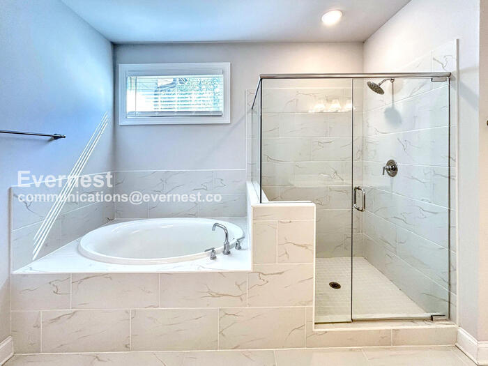 Building Photo - 331 Caledonia Ct