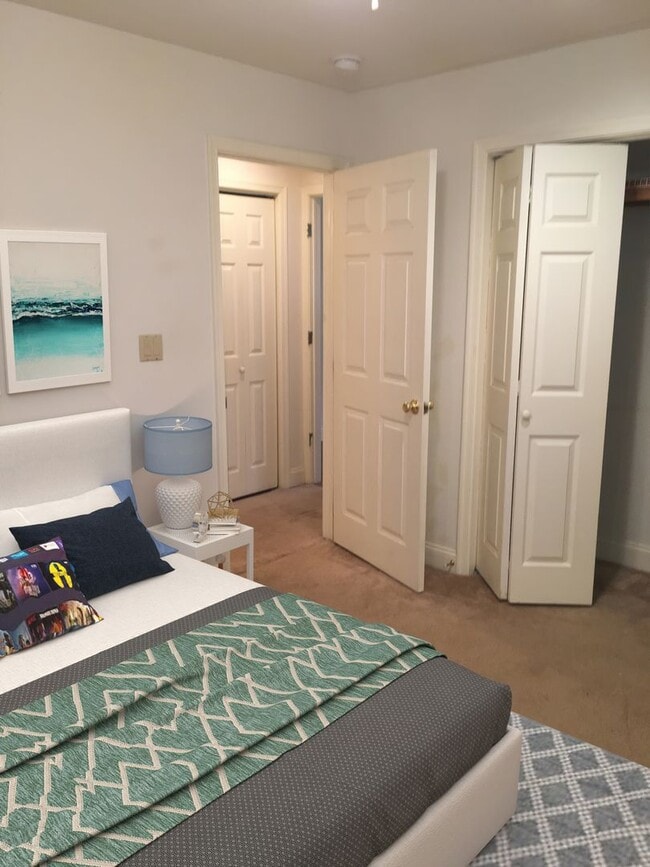 Building Photo - 1 Bed / 1 Bath Unit - Prime Location!