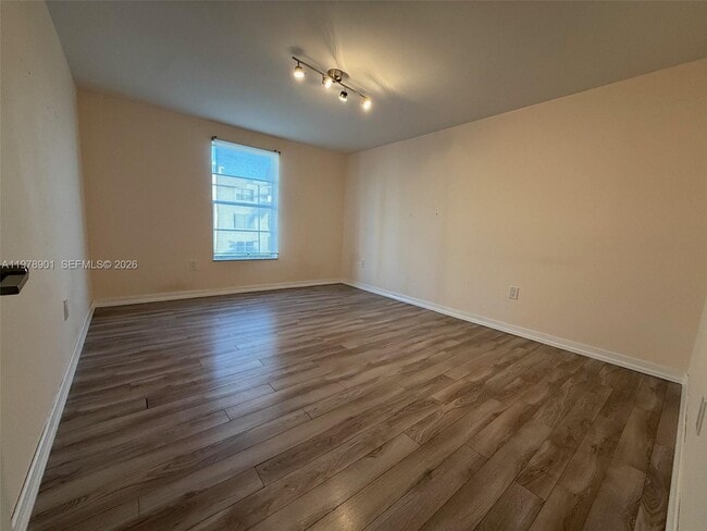 Building Photo - 18001 N Bay Rd