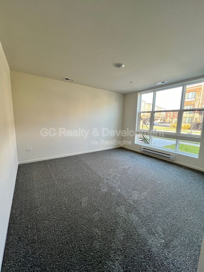 Building Photo - 1265 Lakepointe Dr