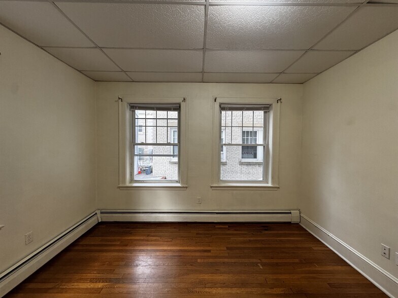 Building Photo - 32 College Ave