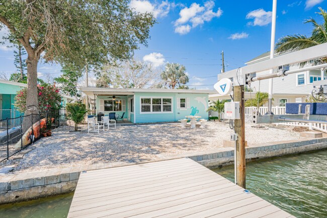 Building Photo - 14827 N Bayshore Dr