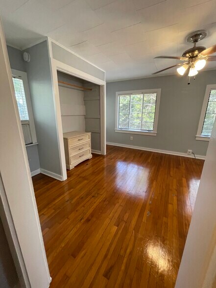 Building Photo - 516 Cathcart Ave