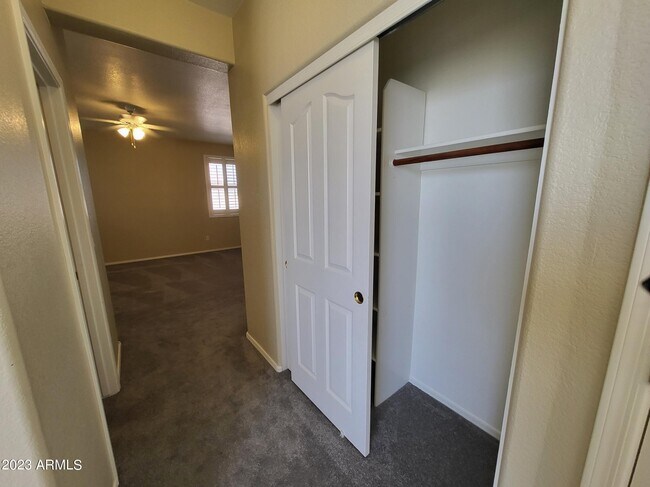 Building Photo - 6816 W Buckskin Trail