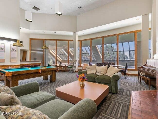 Building Photo - 3095 Lakeside Dr