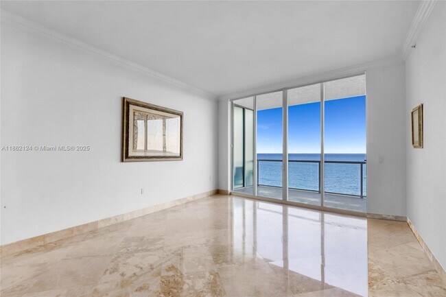 Building Photo - 704 N Ocean Blvd