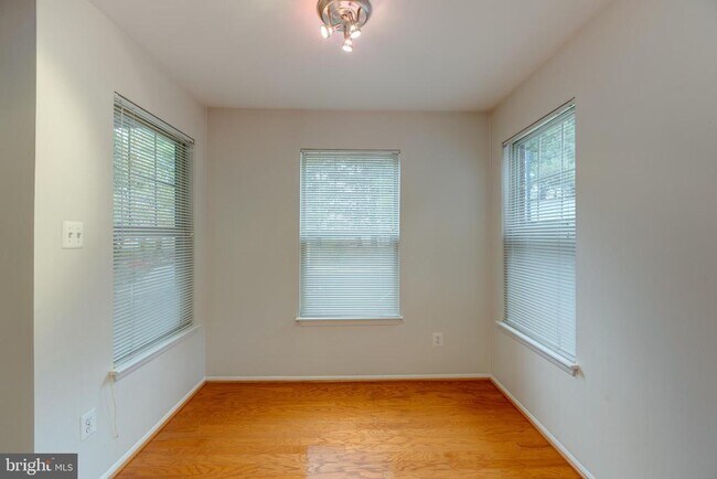 Building Photo - 1727 Ascot Way