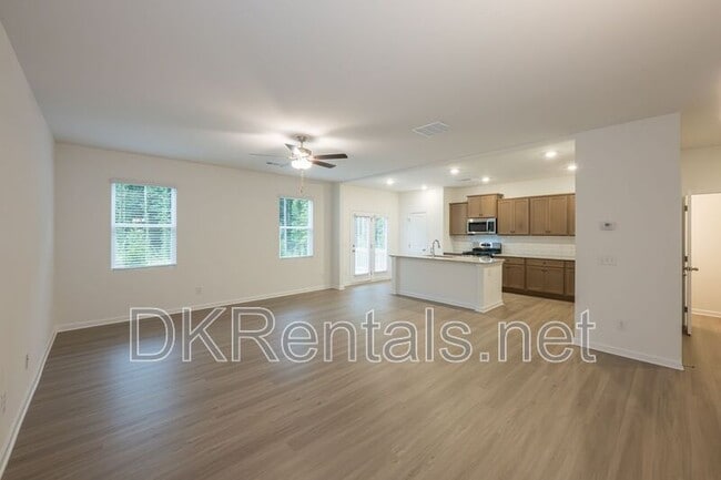 Building Photo - 182 Parkwood Dr