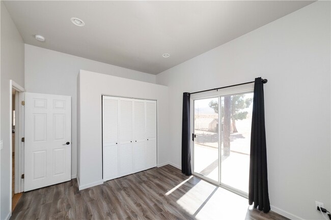 Building Photo - 10563 N Garrett Dr