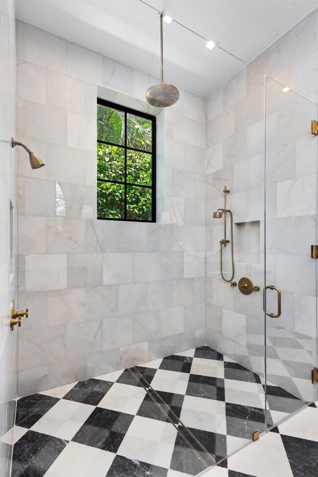 Building Photo - 734 S Ocean Blvd