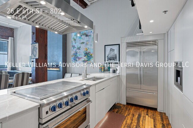 Building Photo - 26 E 6th St