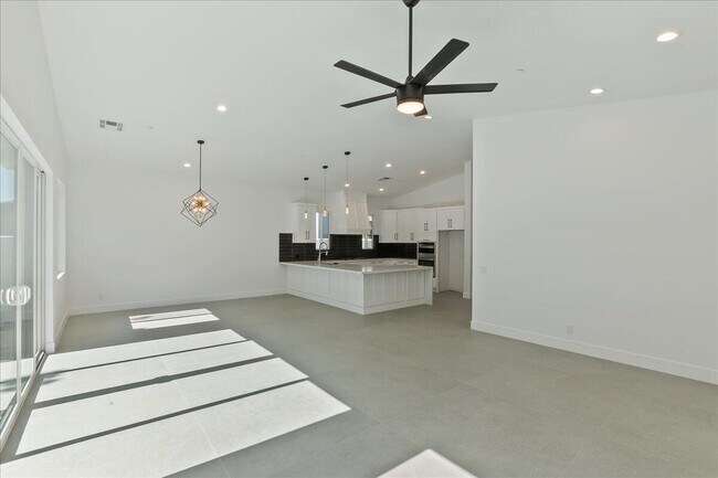 Building Photo - 31260 Avenida La Paloma