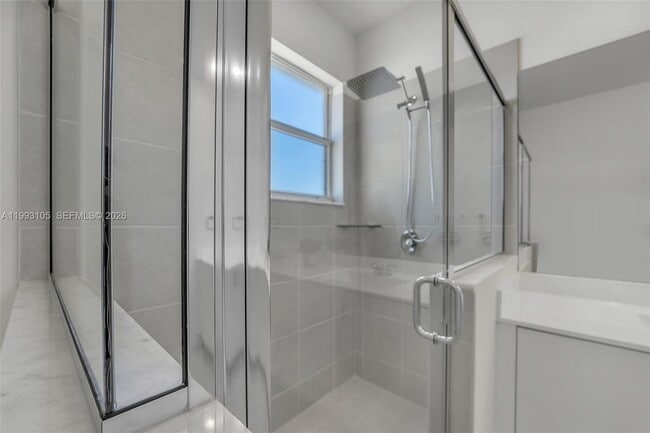 Building Photo - 2425 SE 28th Dr