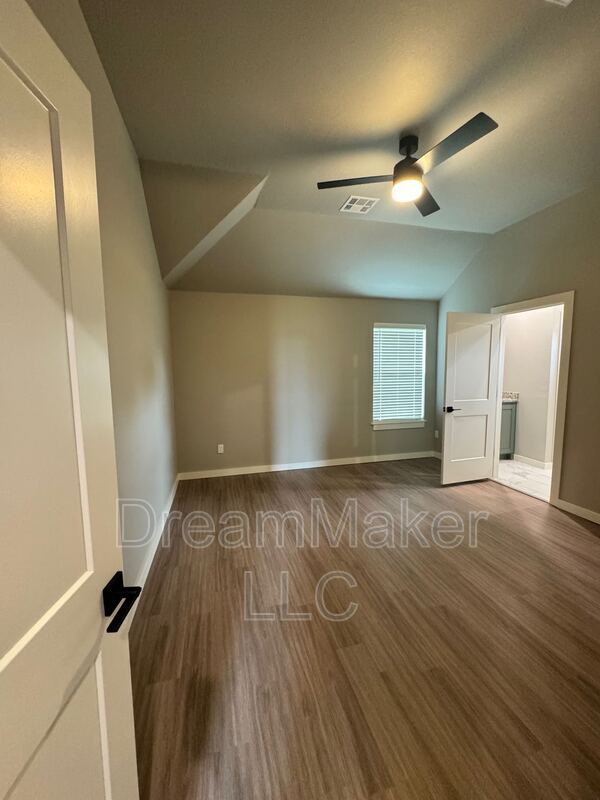 Building Photo - 678 Apple Blossom Way
