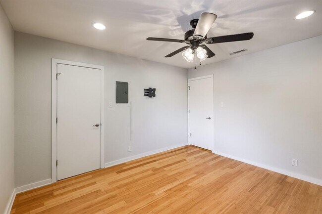 Building Photo - 3601 Menchaca Rd