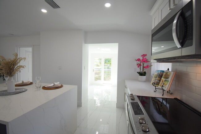 Building Photo - 3541 NW 37th Ave