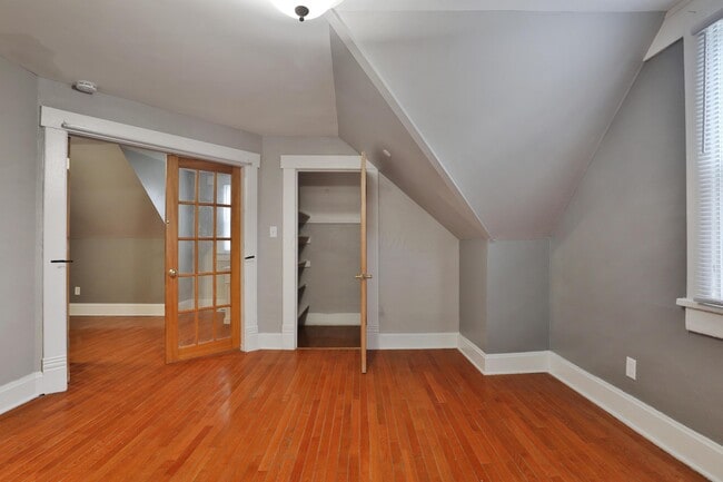 Building Photo - 628 E Whittier St