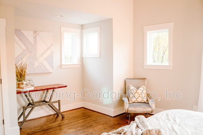 Building Photo - 2156 Byrum Ave