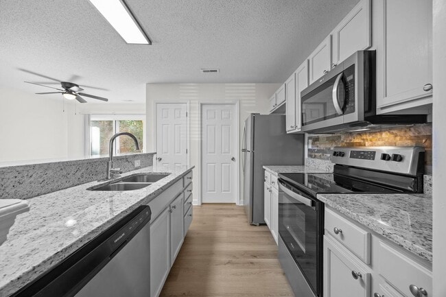 Building Photo - Beautifully Renovated 3-Bedroom, 2-Bath To...