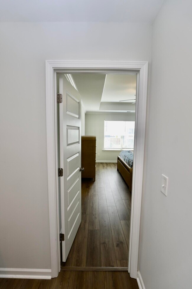 Building Photo - 1052 Ashcroft Cir