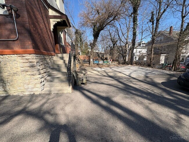 Building Photo - 2218 Highland Ave