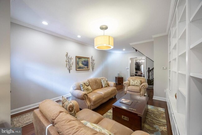 Building Photo - 314 E 22nd St