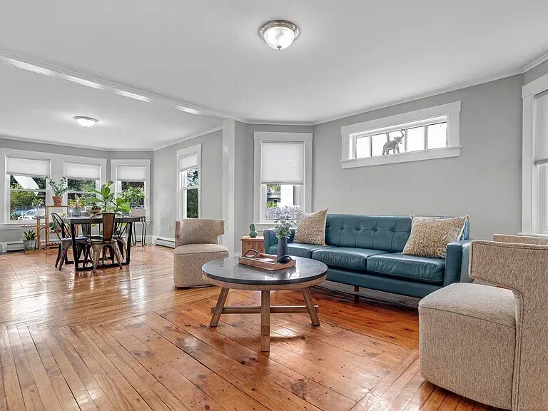 Building Photo - 10 W Elm St