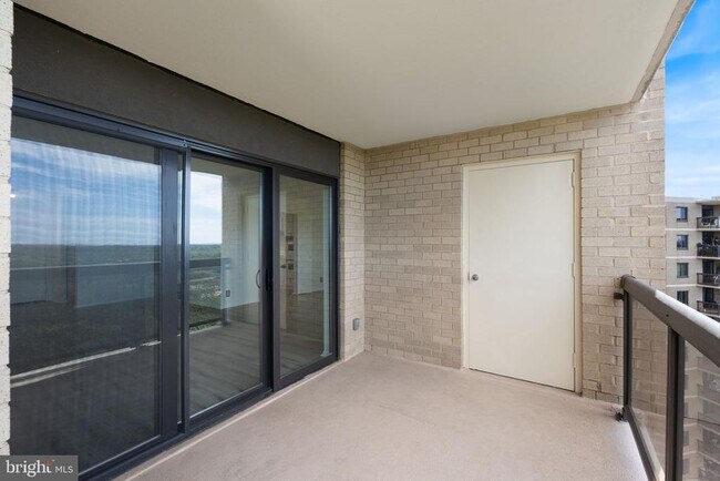 Building Photo - 309 Yoakum Pkwy
