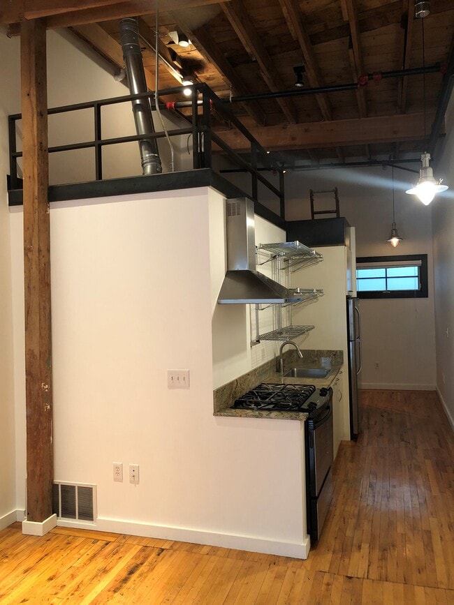 Building Photo - 346 Pierpont Ave