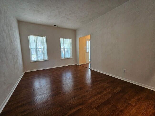Building Photo - Estates of Greenbrier