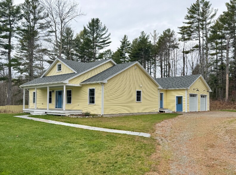 Primary Photo - 49 Fort Point Cove Rd