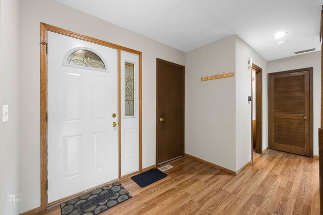 Building Photo - 1091 Colony Lake Dr