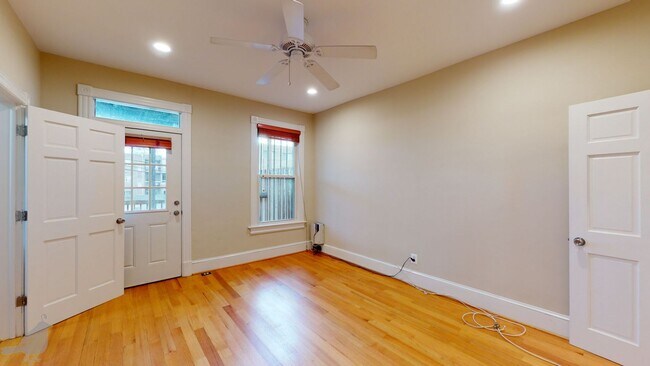 Building Photo - Renovated 2 Bedroom 2 Bath in Columbia Hei...