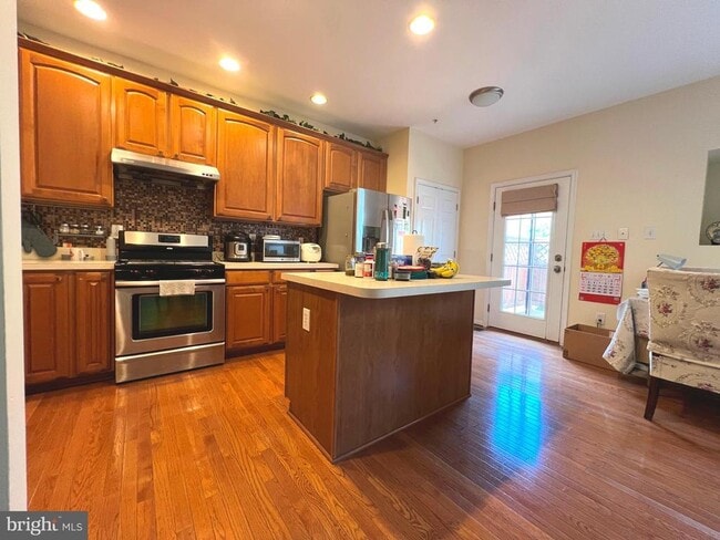 Building Photo - 6030 Helmsman Way