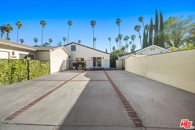 Building Photo - 17141 Sherman Way