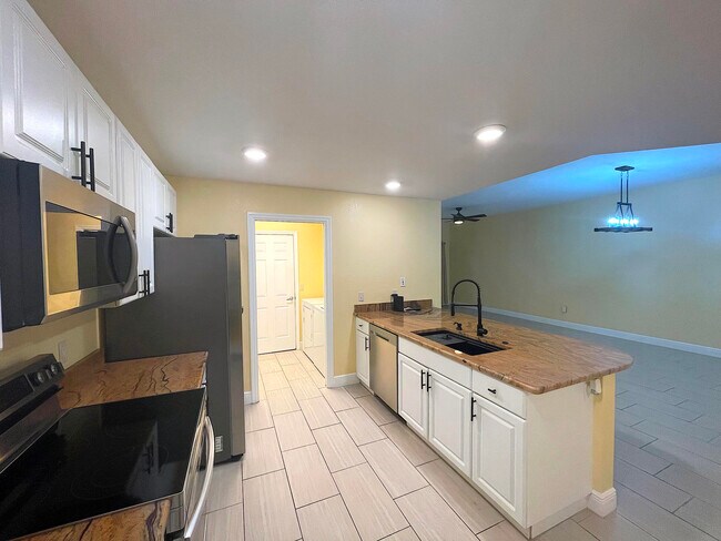 Building Photo - 1840 Sandhill Crane Dr