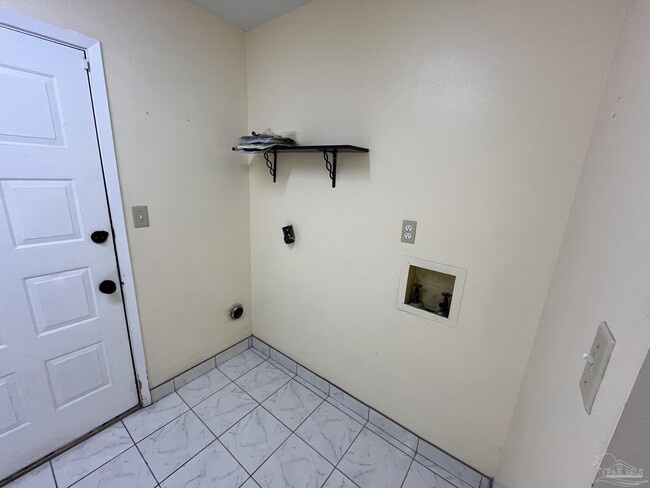 Building Photo - 3220 Redwood Ln