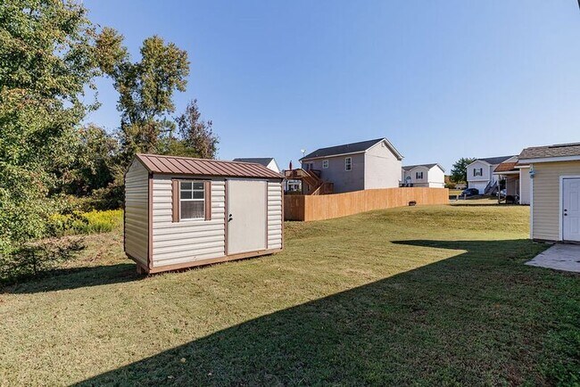 Building Photo - 507 Dove Way