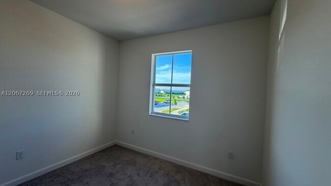 Building Photo - 2537 SE 25th Ct
