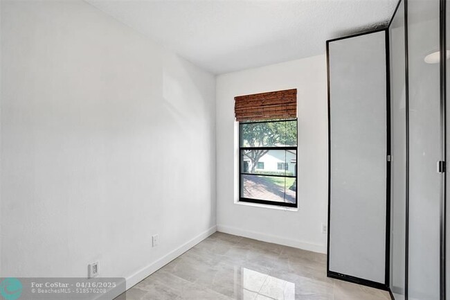 Building Photo - 8904 SW 22nd St